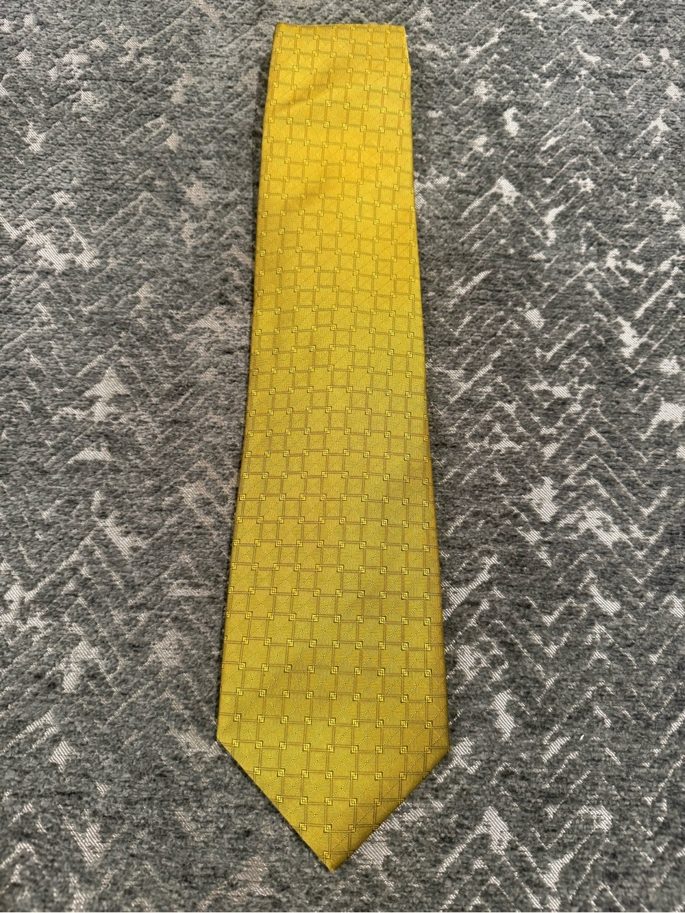 Today’s Man 100% Silk Gold Geometric Tie Made in Italy Men’s Necktie